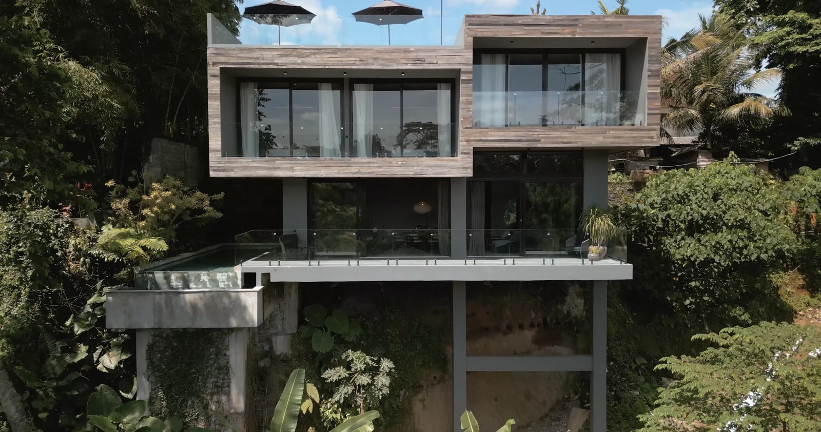 NEXA Hillside Villa — панорамный вид на каньон